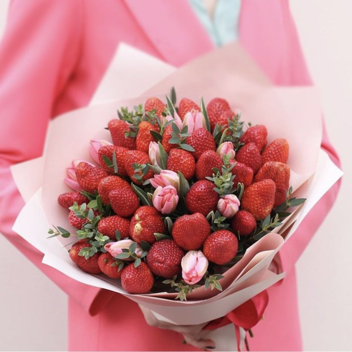 Тюльпаны и клубника в Северодвинске