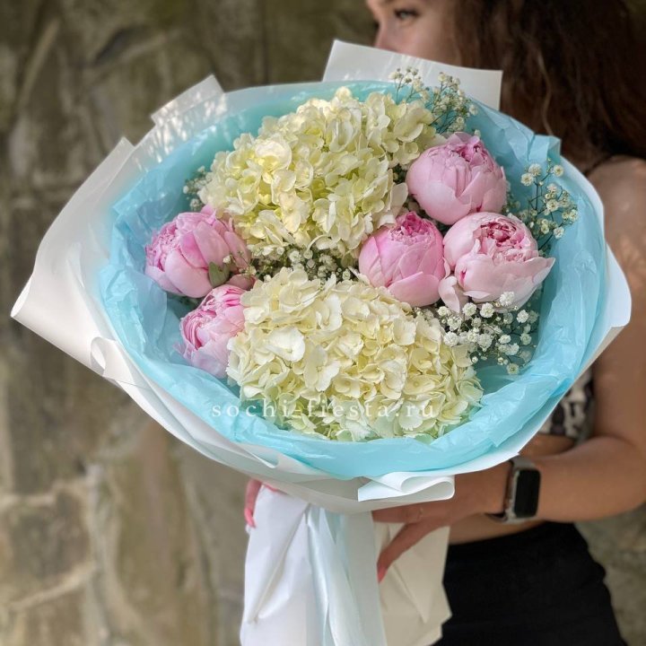 Букет с пионами "Блюсом" в Северодвинске