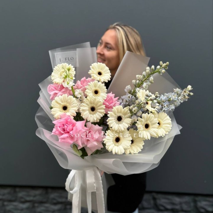 Букет роз и гербер в Северодвинске