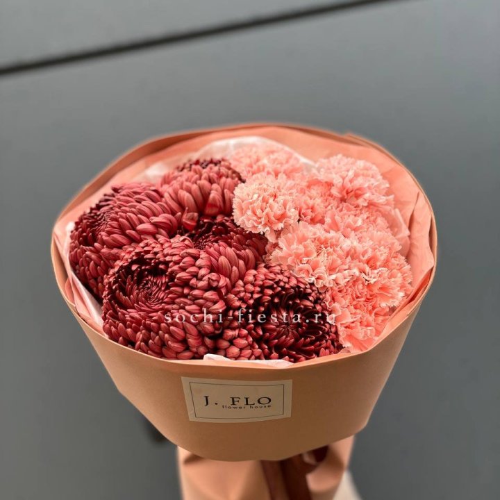 Букет хризантем и диантусов  в Северодвинске