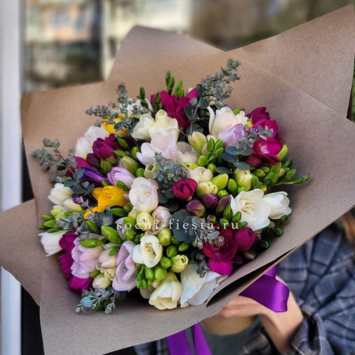 Букет фрезий "Радуга" в Северодвинске