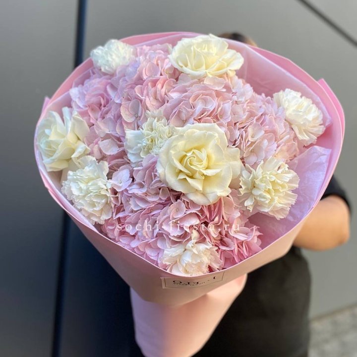  Букет гортензий и роз  в Северодвинске