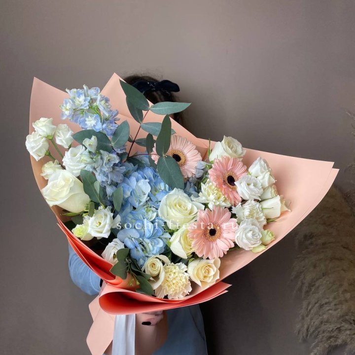  Букет гортензии и роз "Валенсия" в Северодвинске