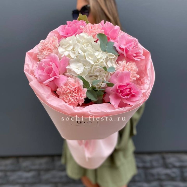  Букет роз и гортензии "Навола" в Северодвинске