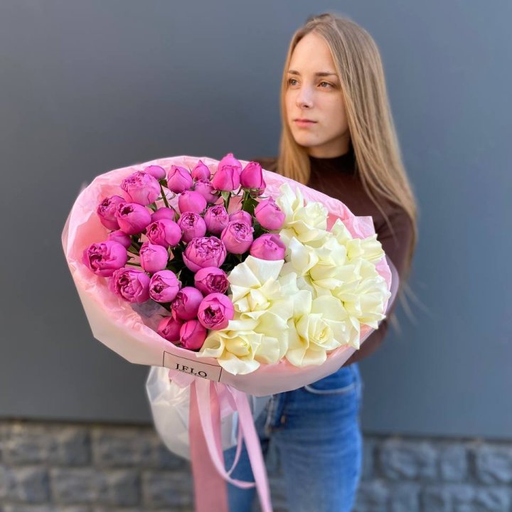 Дуо белых и кустовых роз в Северодвинске