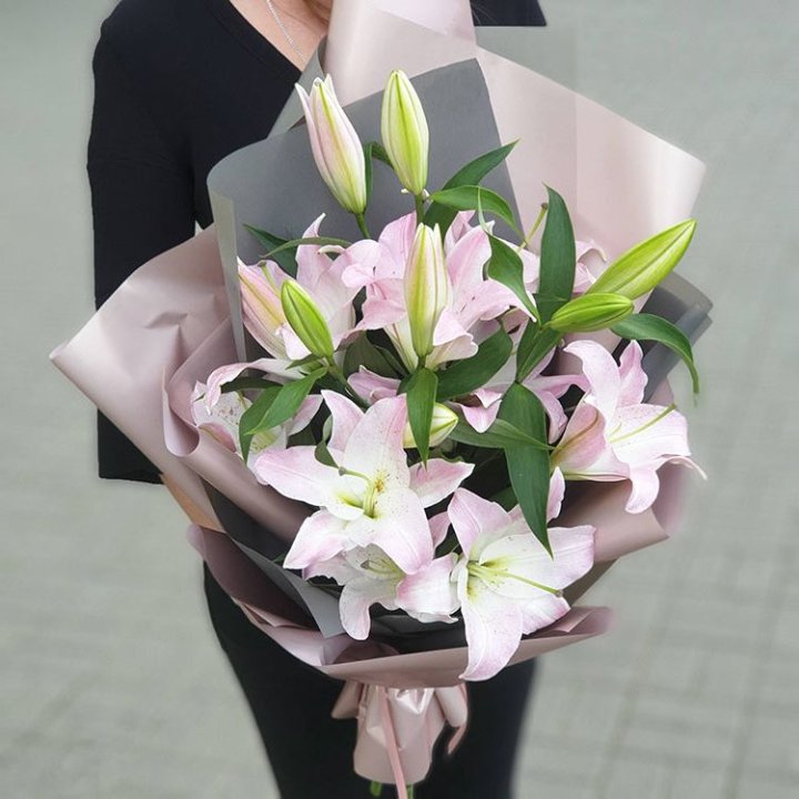 Букет розовых лилий в Северодвинске