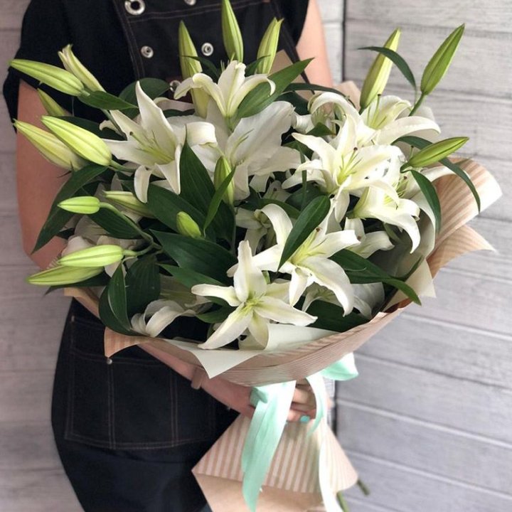 Букет белых лилий в Северодвинске