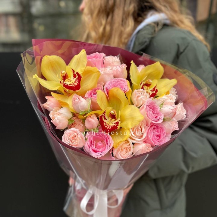  Букет орхидей и роз Есенья в Северодвинске