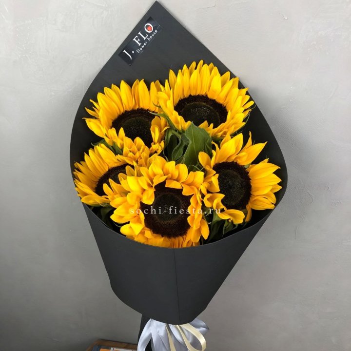 Букет из 5  подсолнухов в Северодвинске