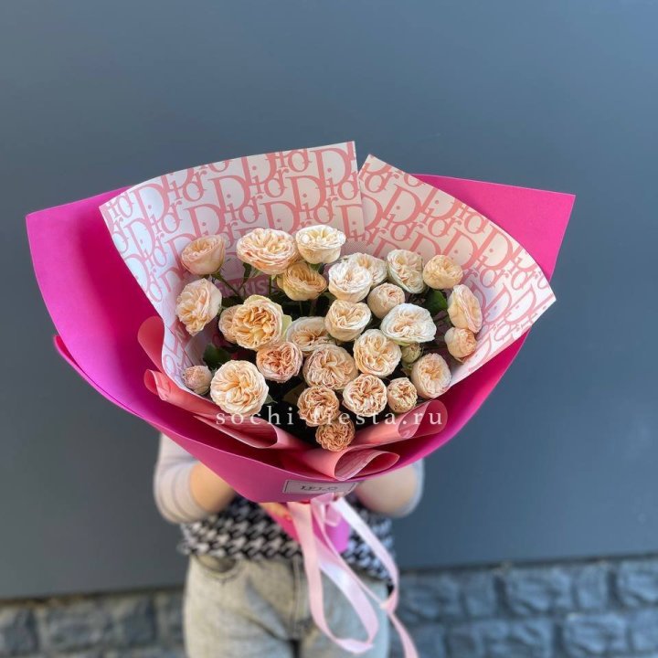 9 пионовидных роз в Северодвинске