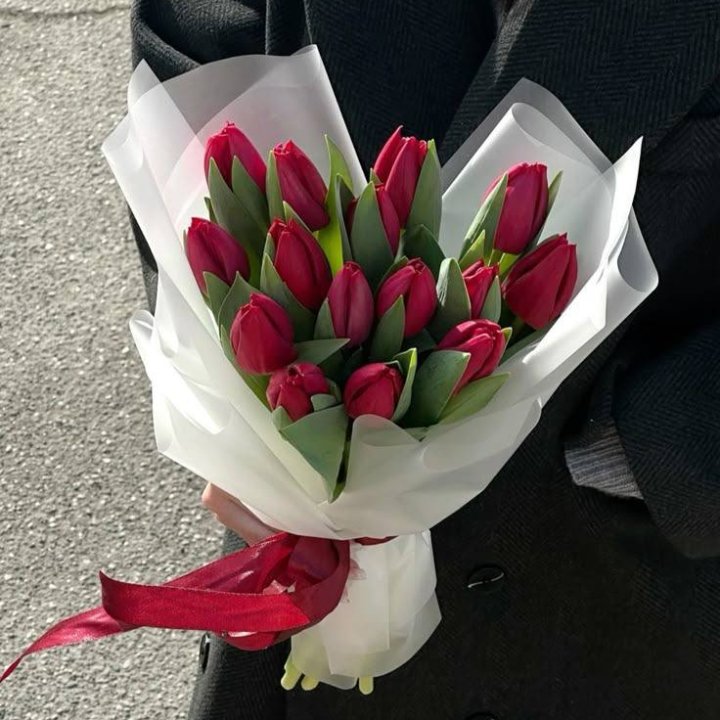 15 красных тюльпанов в Северодвинске