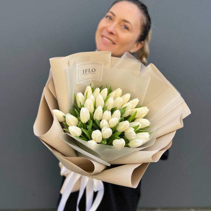 35 белых тюльпанов в Северодвинске