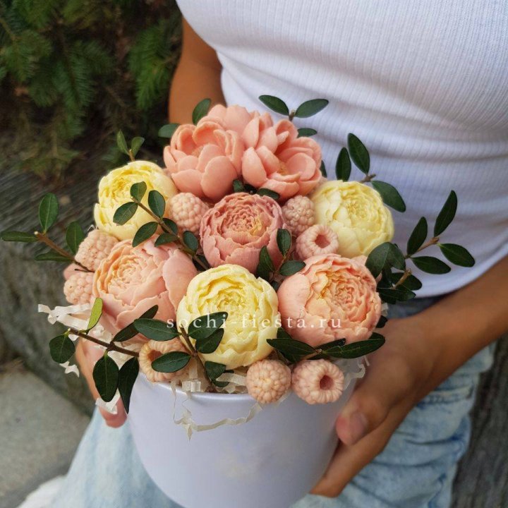 Шоколадный букет с ягодами в Северодвинске