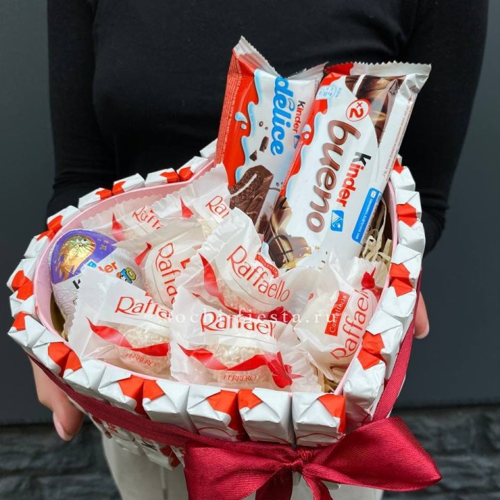 Подарочный набор сердце с Киндерами и Рафаэлло в Северодвинске