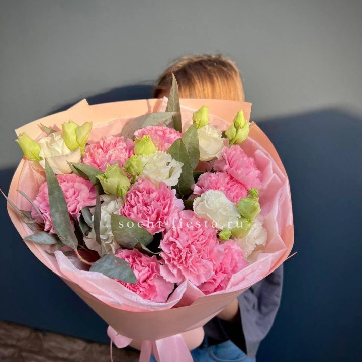 Букет гвоздик и  эустом "Сири" в Северодвинске