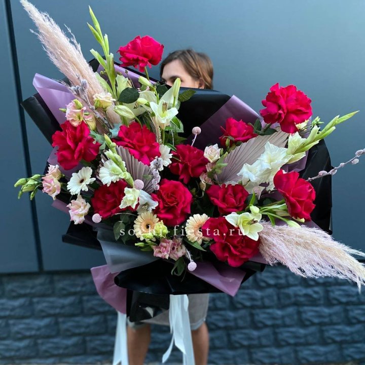 Дизайнерский букет Ред в Северодвинске