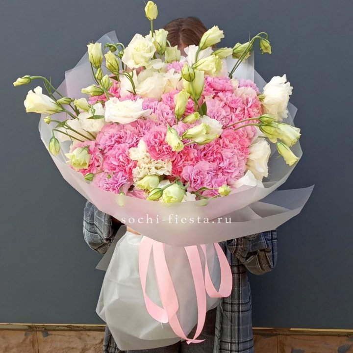 Букет из эустом и диантусов  в Северодвинске