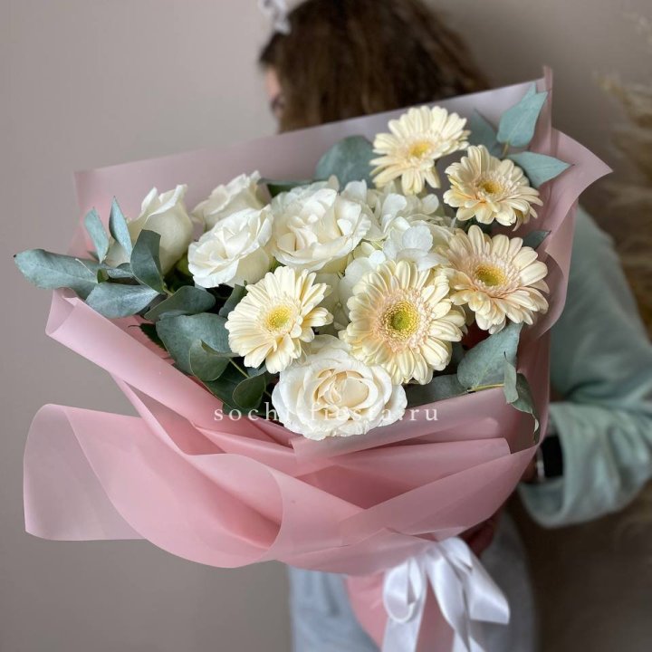 Букет роз, гортензии, гербер  в Северодвинске