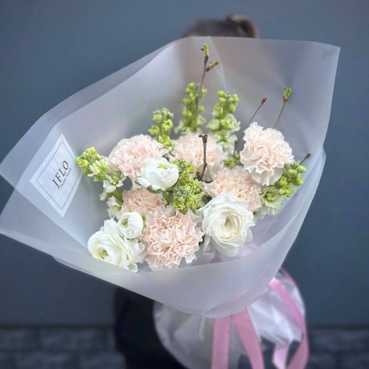 Букет маттиолы и ранункулюсов  в Северодвинске