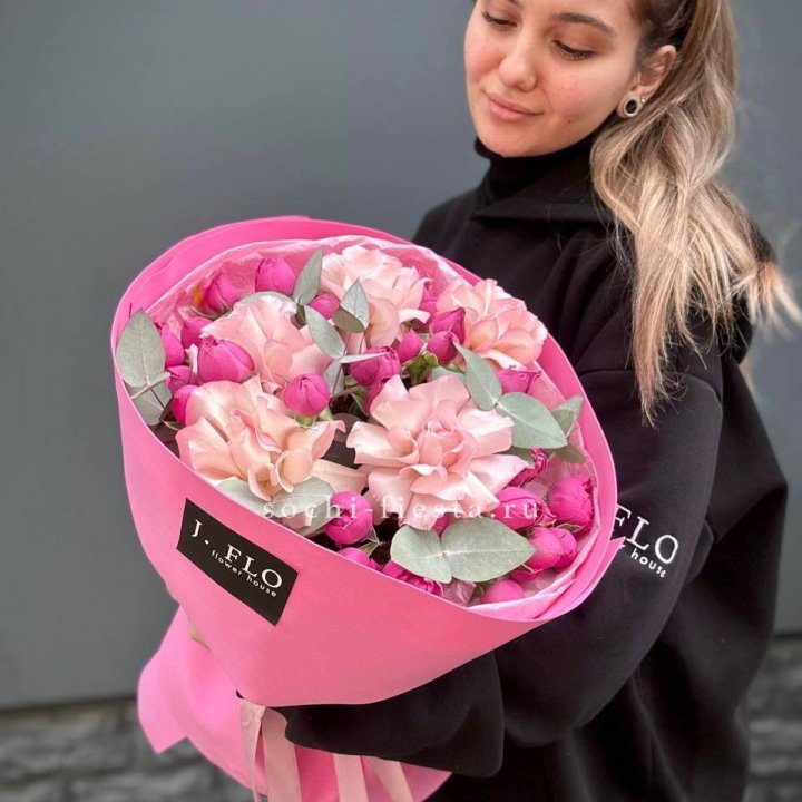 Букет французских и пионовидных роз "Ламиносо" в Северодвинске