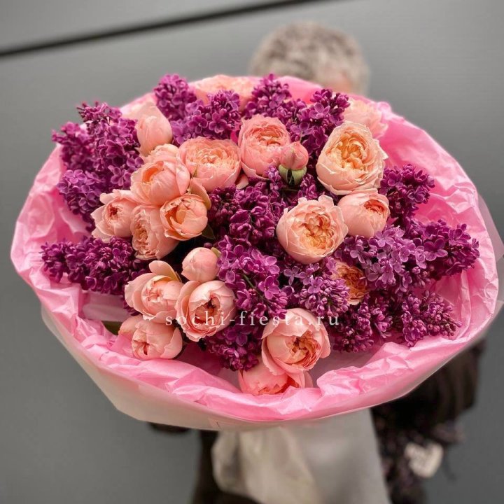  Дуо букет из кустовых роз и сирени в Северодвинске