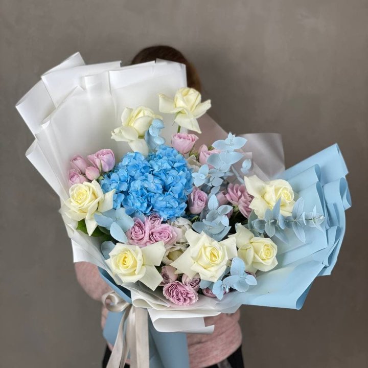 Дизайнерский букет "Блю скайфорт" в Северодвинске