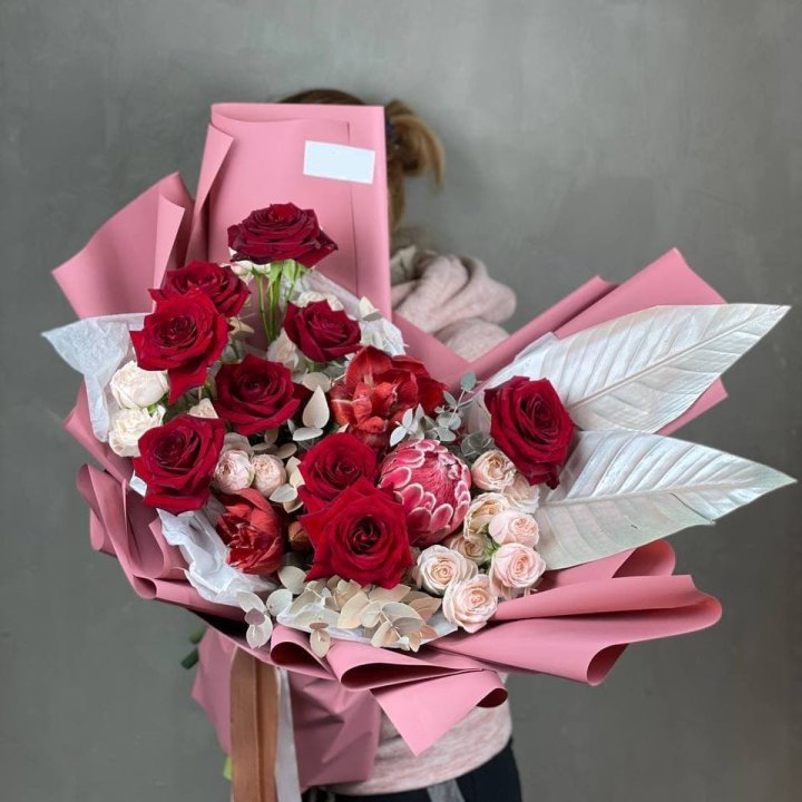 Дизайнерский букет "Ред Вильвет" в Северодвинске