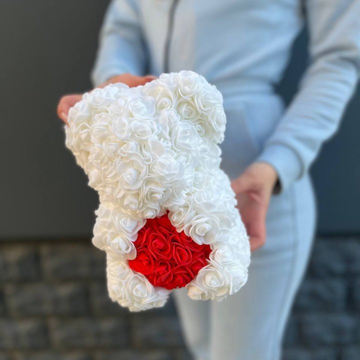 Медведь с красным седцем в Северодвинске