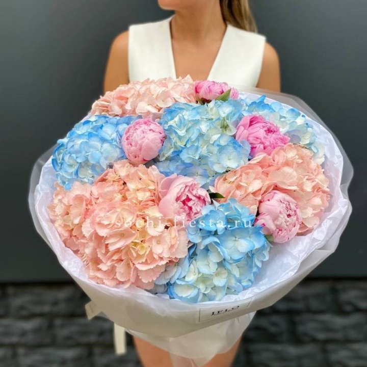 Дуобукет гортензии с пионами  в Северодвинске