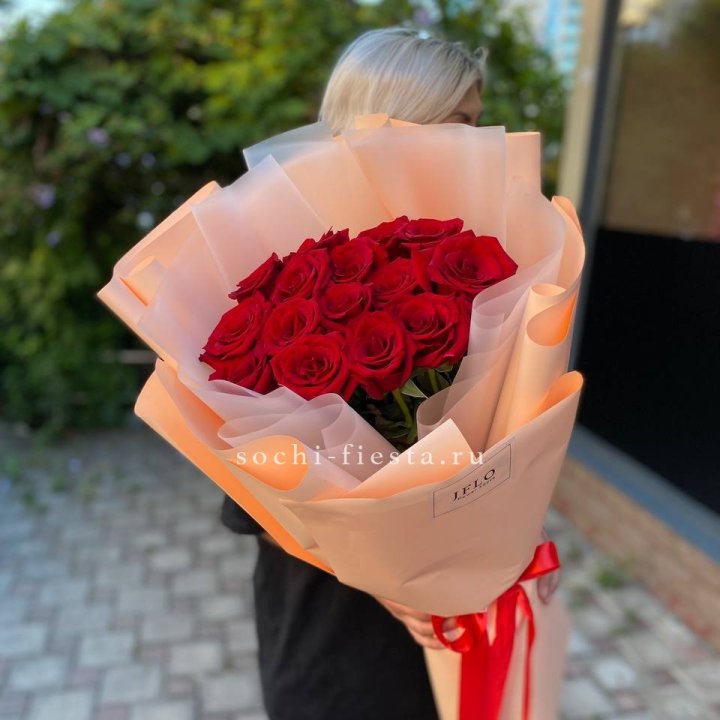 15 голландских роз в оформлении в Северодвинске