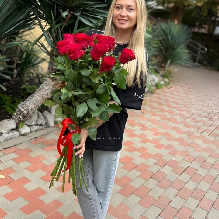 15 высоких красных роз в Северодвинске