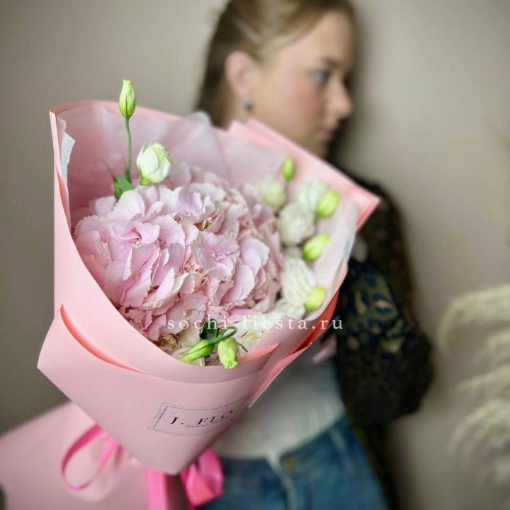 Букет с гортензией №2 в Северодвинске