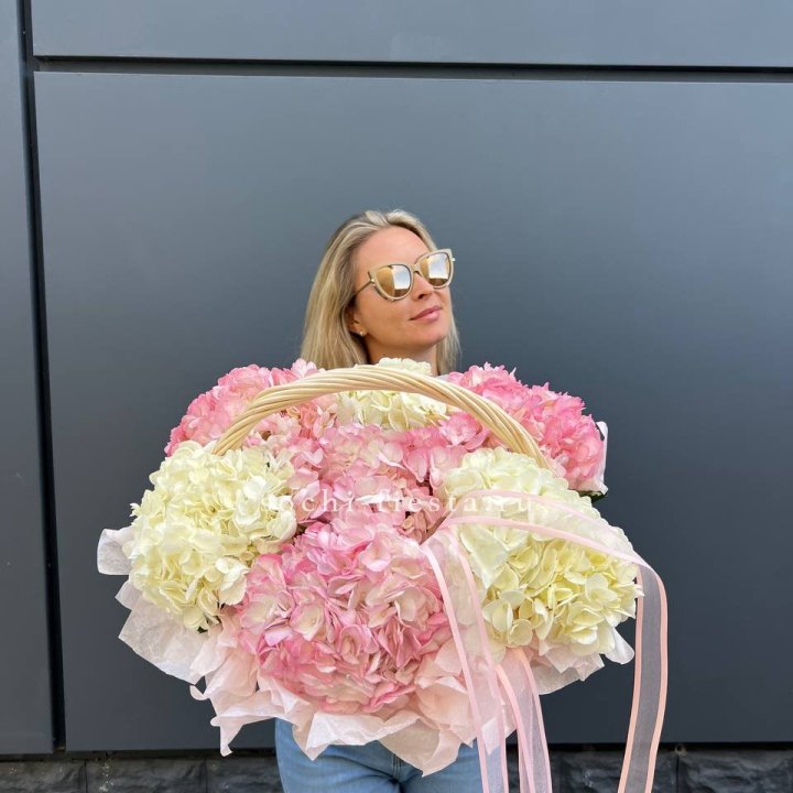 7 гортензий в корзине в Северодвинске