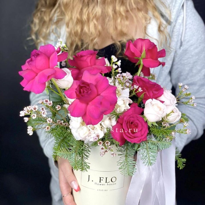 Новогодняя композиция в коробке пинк розе в Северодвинске