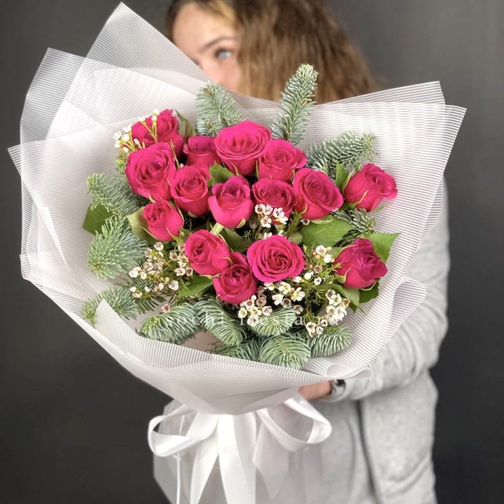 Новогодний букет Елки и Розы в Северодвинске