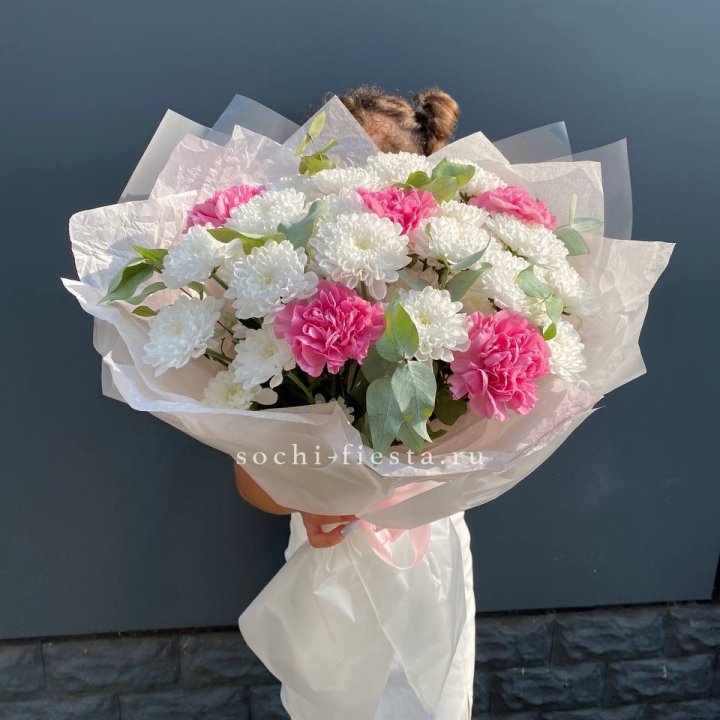  Букет  хризантем и диантусов "Воздушный" в Северодвинске