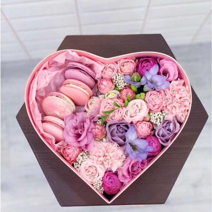 Бокс-сердце с макаронс  в Северодвинске