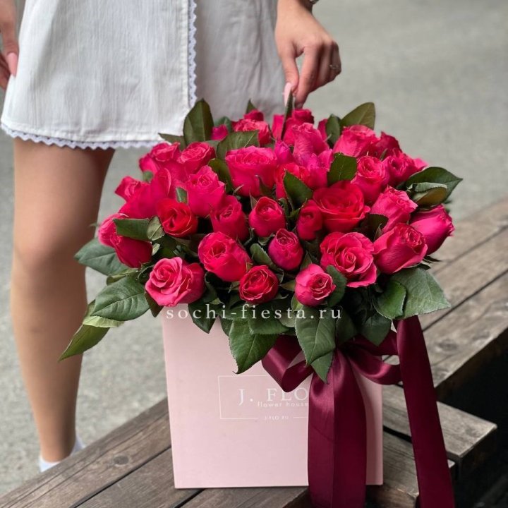 55 алых роз в кубе в Северодвинске