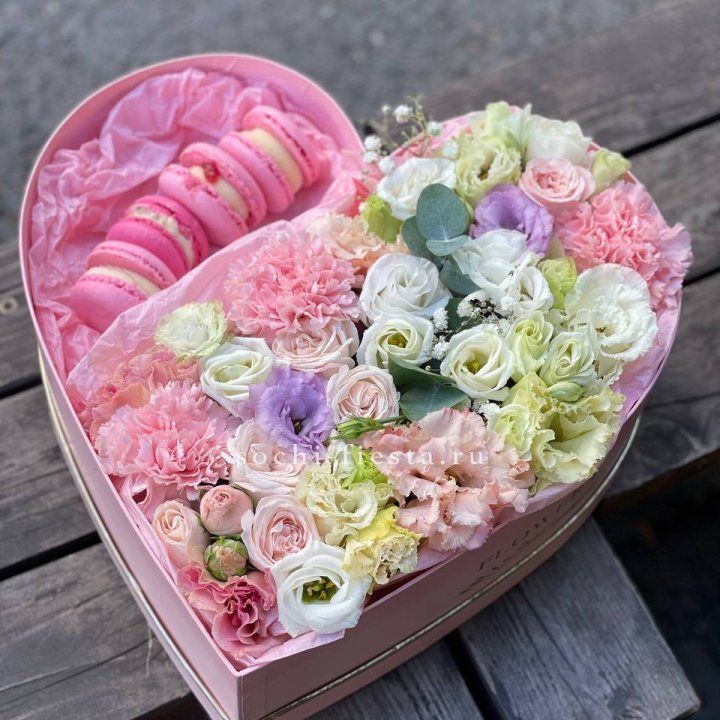 Бокс-сердце с макарон "Пинк" в Северодвинске