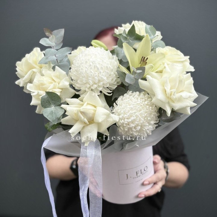 Цветы в шляпной коробке  в Северодвинске