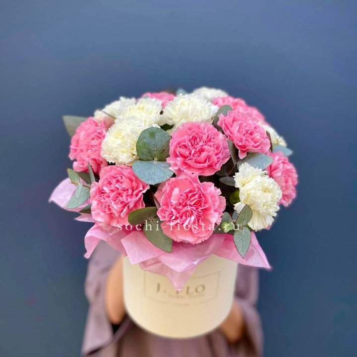 Диантусы в цилиндре в Северодвинске