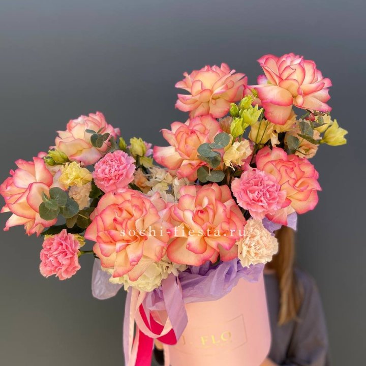 Бокс нежный с розами в Северодвинске