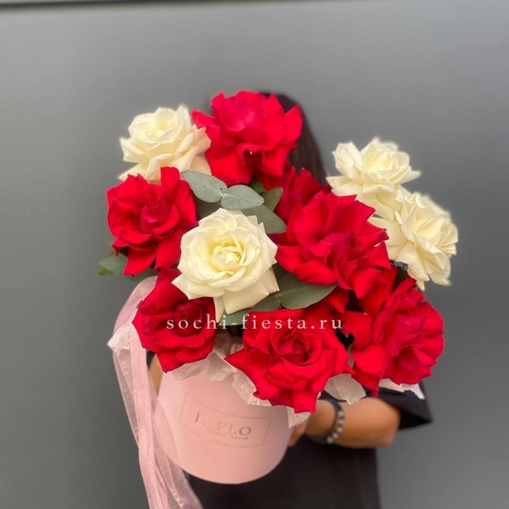 13 Французских роз в боксе в Северодвинске