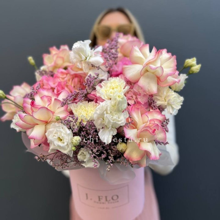 Цветочная композиция "Глория" в боксе в Северодвинске