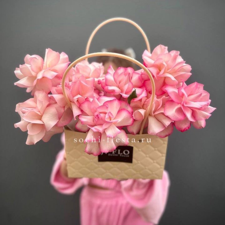 Сумочка розовых роз Венди в Северодвинске