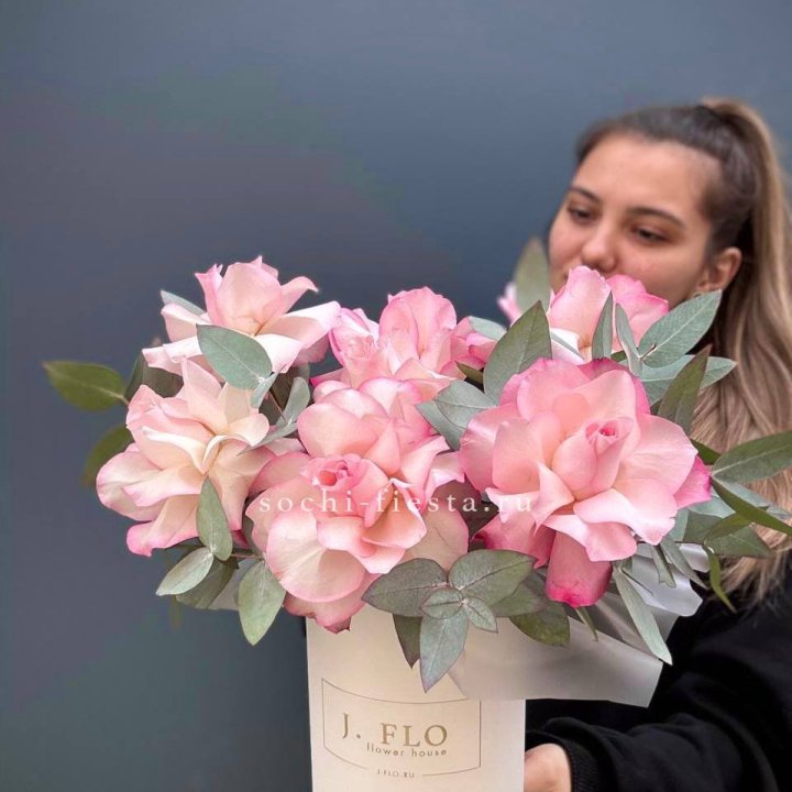 7 Французских роз в боксе в Северодвинске