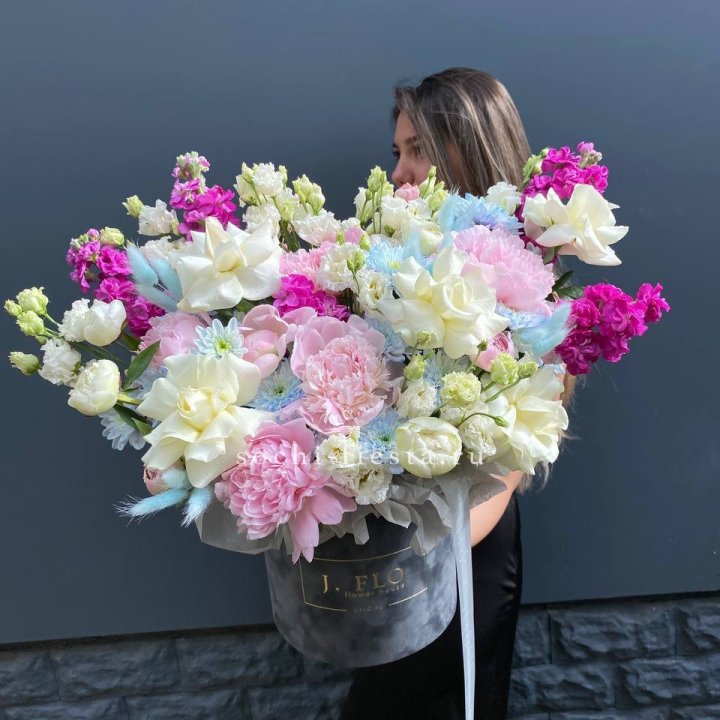 Дизайнерский цилиндр "Пионы гарден" в Северодвинске