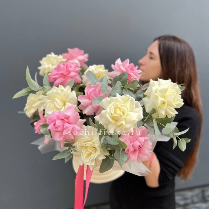 Зефирный бокс из 17 французских роз микс в Северодвинске