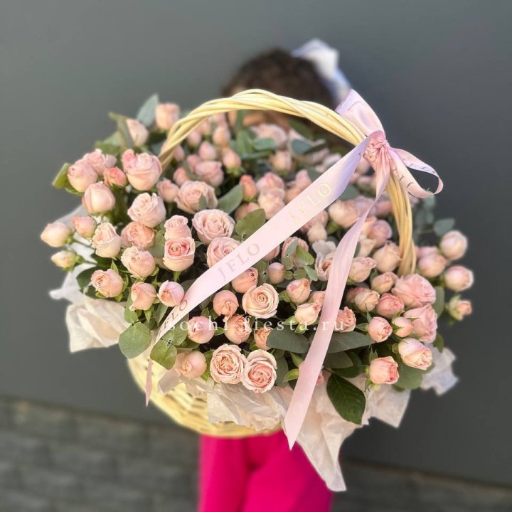 Корзина кустовых пионовидных роз в Северодвинске