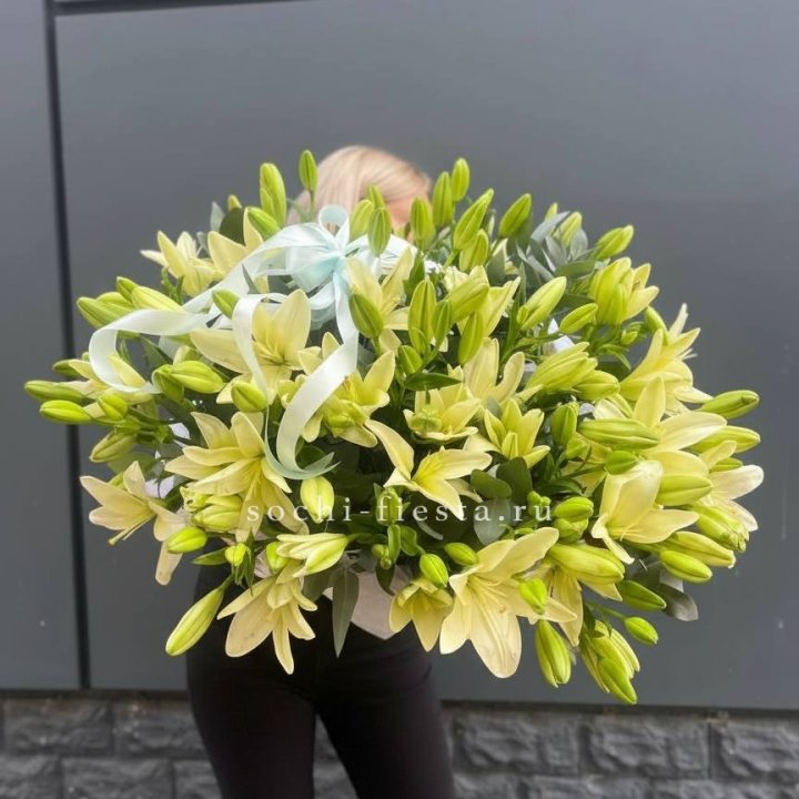 Лилии в корзине в Северодвинске